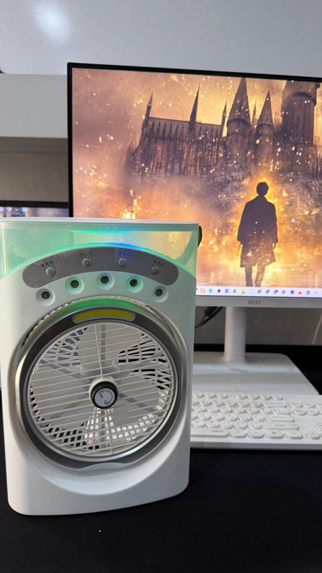 پنکه شارژی مدل مه پاش LED دار YT M 2052 ظرفیت 3600 میلی آمپر ساعت